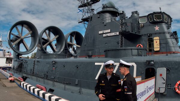 Малый десантный корабль на воздушной подушке Евгений Кочешков на Международном Военно-Морском салоне в Санкт-Петербурге