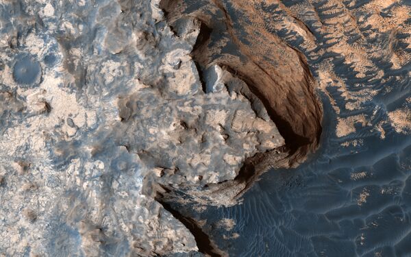 Белые скалы на Марсе