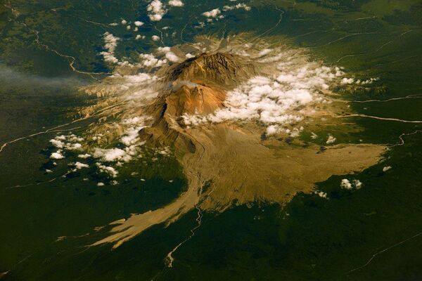 Вулкан Шивелуч на Камчатке, снятый космонавтом Роскосмоса Фёдором Юрчихиным с МКС