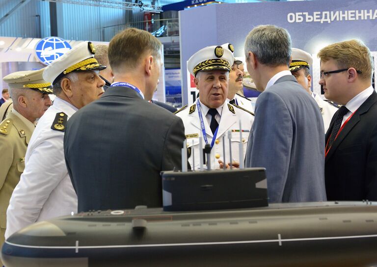 Делегация Алжира на международном военно-морском салоне в Санкт-Петербурге 2017