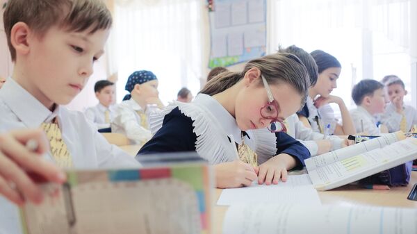 Ученики лицея на занятии по математике. Архивное фото