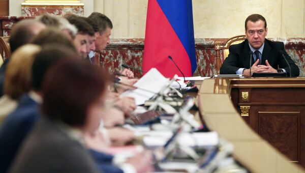 Председатель правительства РФ Дмитрий Медведев проводит совещание с членами кабинета министров РФ в Доме правительства РФ. 29 июня 2017
