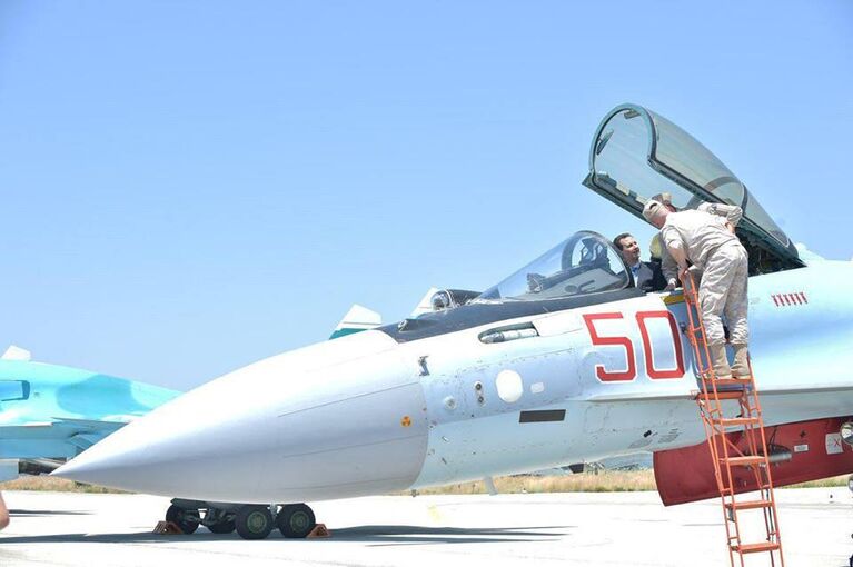 Асад за штурвалом российского Су-35 – президент Сирии посетил авиабазу Хмеймим