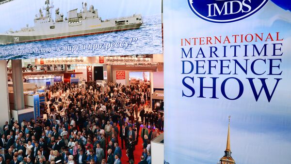 Посетители выставки Международный военно-морской салон 2017 в Санкт-Петербурге