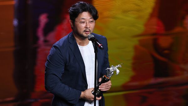 Актер Сон Хенчу, получивший награду в номинации Лучшая мужская роль Московского международного кинофестиваля