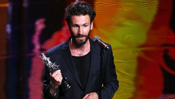 Режиссер Жан-Стефан Брон, получивший награду в номинации Лучший документальный фильм, на церемонии закрытия 39-го Московского международного кинофестиваля