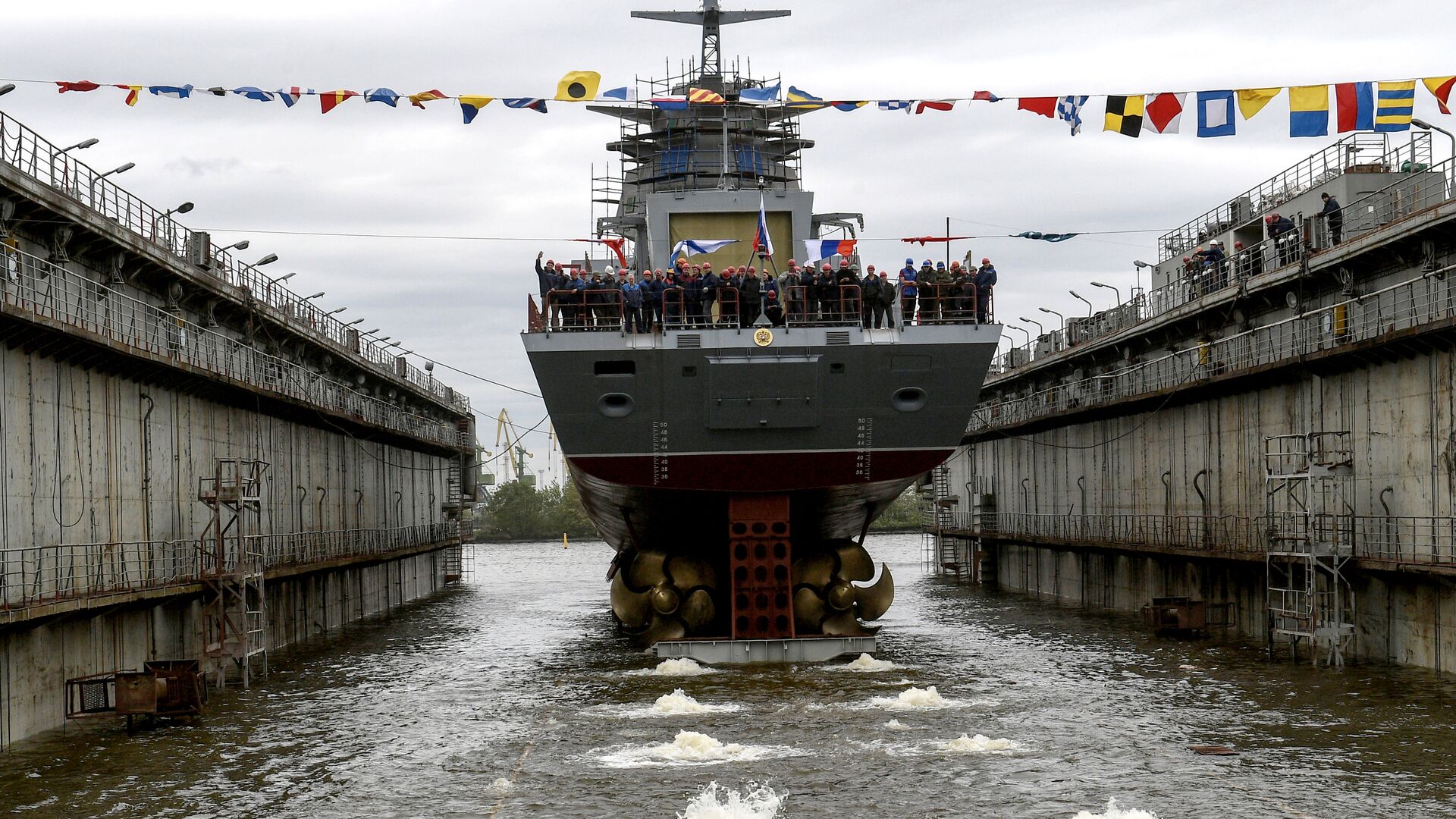 Церемония спуска на воду корвета Гремящий проекта 20385 на заводе ПАО СЗ Северная верфь в Санкт-Петербурге - РИА Новости, 1920, 25.07.2022