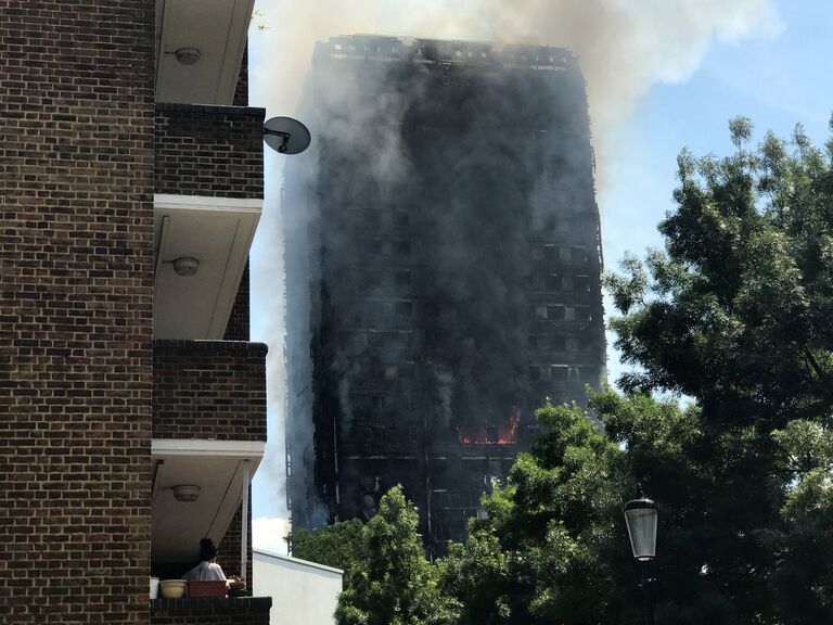 Пожар в жилом доме на западе Лондона