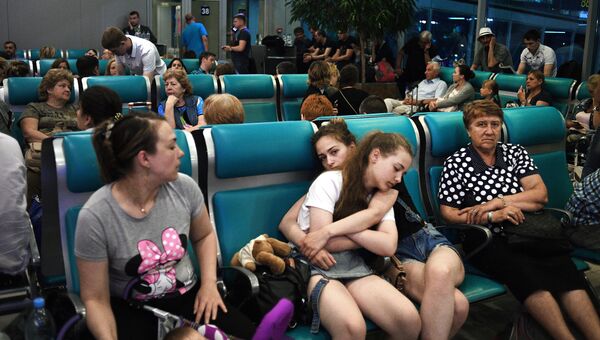 Пассажиры в аэропорту. 30 июня 2017