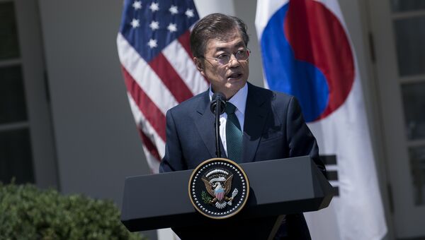 Президент Южной Кореи Мун Чжэ Ин выступает на совместной пресс-конференции с президентом США Дональдом Трампом в Вашингтоне. 30 июня 2017