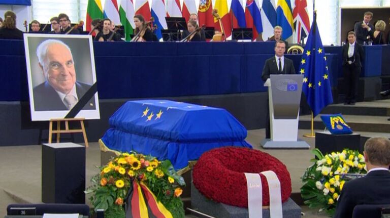 Медведев назвал Гельмута Коля человеком будущего