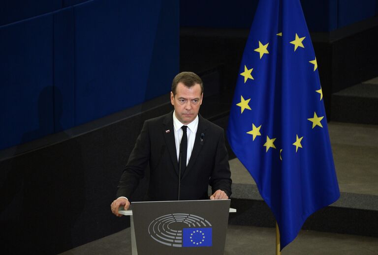 Премьер-министр РФ Д. Медведев принял участие в церемонии прощания с экс-канцлером Г. Колем