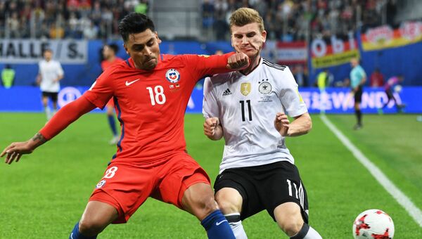 Игровой момент финального матча Кубка конфедераций-2017 по футболу между сборными Чили и Германии