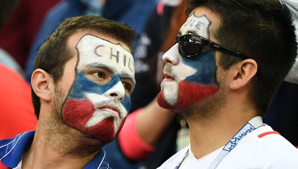 Болельщики сборной Чили перед началом финального матча Кубка конфедераций-2017 по футболу между сборными Чили и Германии