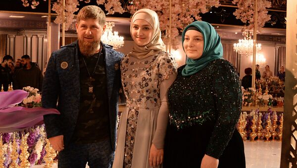 Рамзан, Айшат и Медни Кадыровы на показе коллекции главного дизайнера Дома моды Firdaws Айшат Кадыровой в Грозном