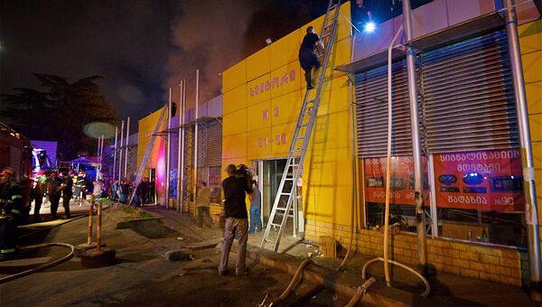Пожар на территории рынка Элиава в Тбилиси