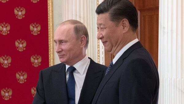 Президент РФ Владимир Путин и председатель Китайской Народной Республики Си Цзиньпин во время встречи в Кремле. 3 июля 2017