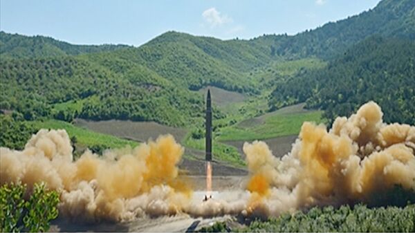 Запуск северокорейской баллистической ракеты. Архивное фото