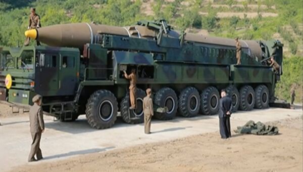 Запуск северокорейской баллистической ракеты Хвасон-14