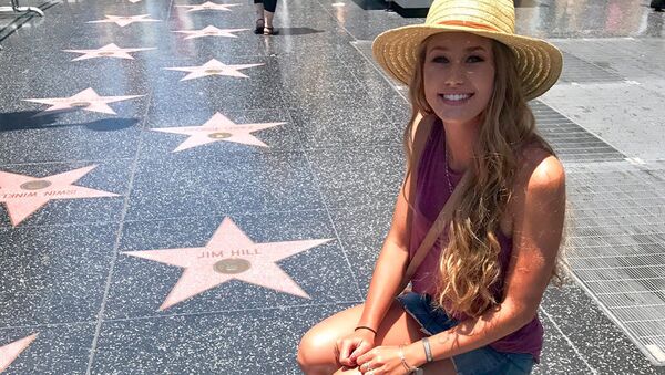 Американка Макенна Гринвальд, которая отмыла звезду президента Дональда Трампа на Аллее славы в Голливуде