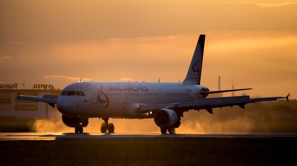 Самолет Airbus A321 авиакомпании Уральские авиалинии. архивное фото