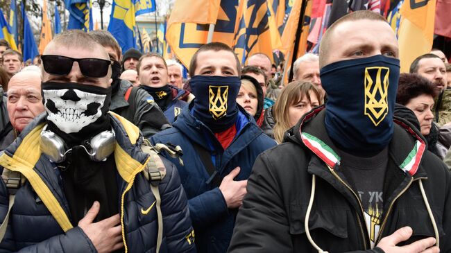 Представители националистических организаций во время митинга в центре Киева. Архивное фото