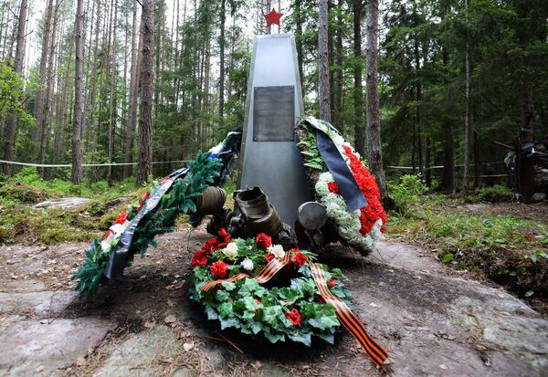 Мемориал советским воинам, погибшим на этом месте при выполнении боевого задания в 1943 году, на острове Большой Тютерс в Финском заливе