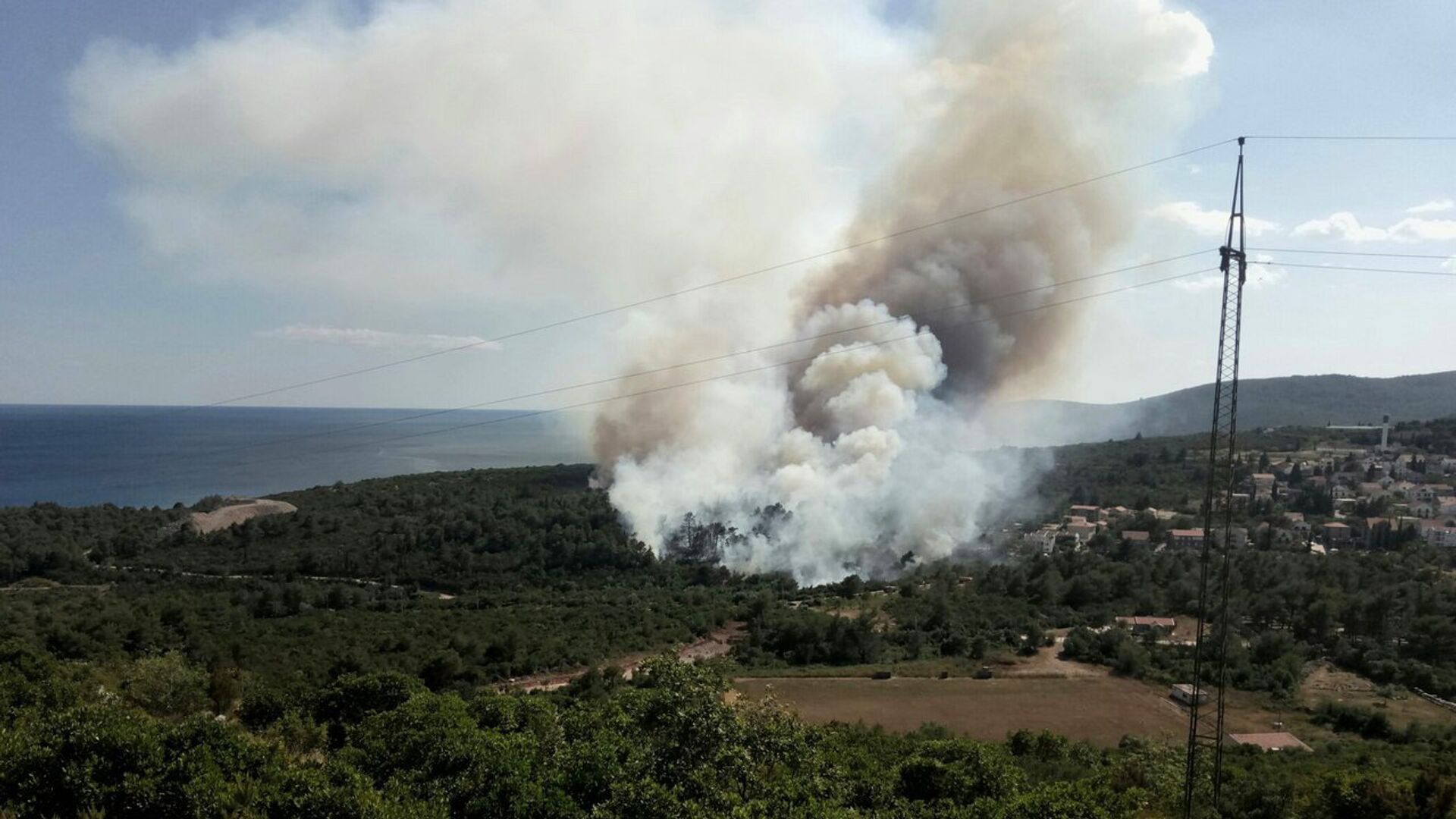 Лесной пожар в Черногории. 3 июля 2017 - РИА Новости, 1920, 08.08.2021