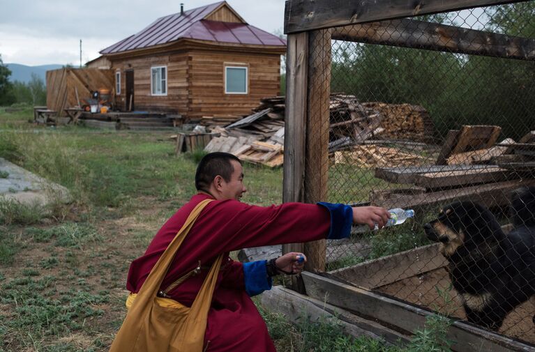 Студент буддийского университета Даши Чойнхорлин имени Дамба Даржа Заяева в Иволгинском дацане в Бурятии