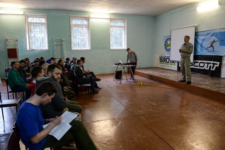 Все участники экспедиции проходят тренинги по туризму, безопасности, ориентированию на местности, а также тимбилдингу