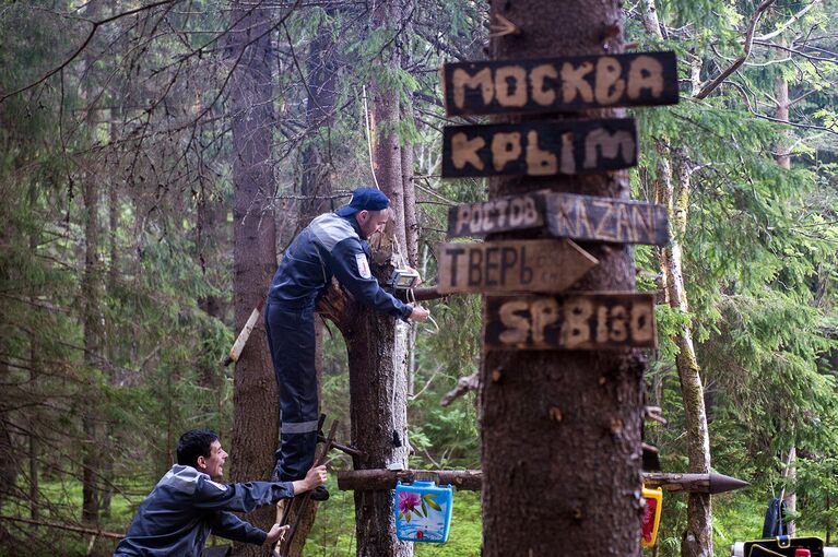 На сменах волонтеры стараются не забывать, в какой стороне их дом