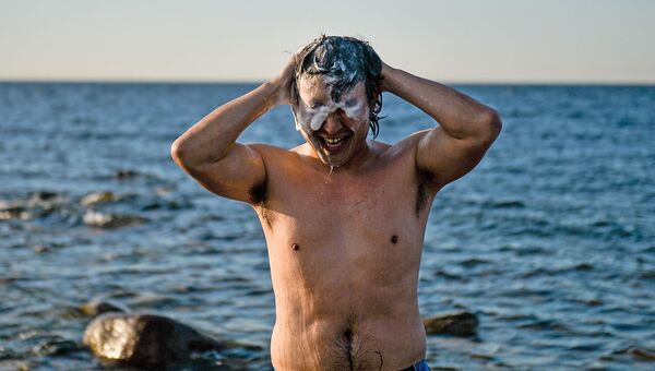 Условия на островах спартанские: водные процедуры иногда приходится принимать прямо в Финском заливе