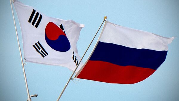 Флаги России и Южной Кореи. Архивное фото