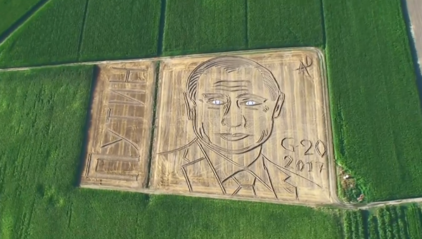 Трактор и поле вместо кисти и холста – как итальянский фермер рисовал Путина