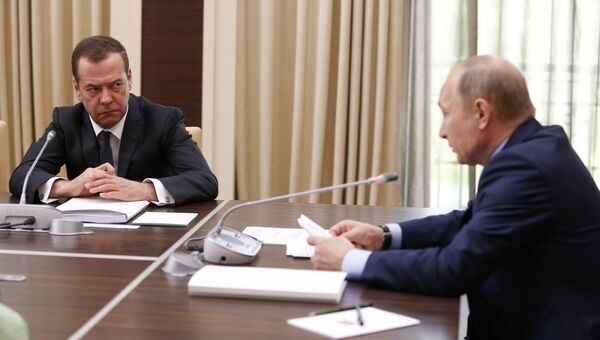 Дмитрий Медведев и Владимир Путин. Архивное фото