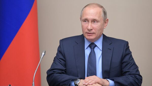 Президент РФ Владимир Путин проводит совещание с постоянными членами Совета безопасности РФ. 5 июля 2017