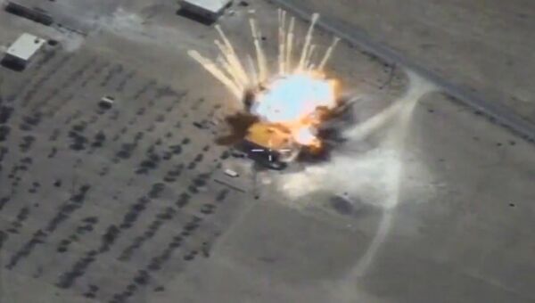 Минобороны РФ показало, как крылатые ракеты ВКС уничтожили склады ИГ* в Сирии