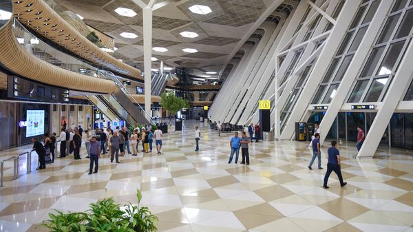 Вестибюль Международного аэропорта имени Гейдара Алиева в Баку, архивное фото