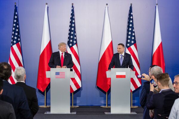 Президент США Дональд Трамп и президент Польши Анджей Дуда во время встречи в Варшаве Президент США Дональд Трамп и президент Польши Анджей Дуда во время встречи в Варшаве