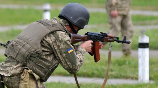 Украинский военный во время учений