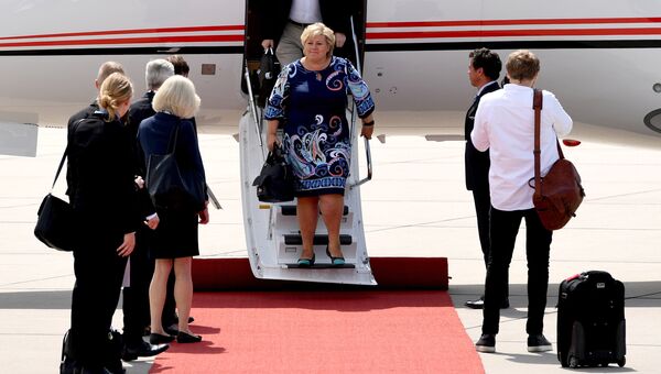 Премьер-министр Норвегии Эрна Сульберг в аэропорту Гамбурга
