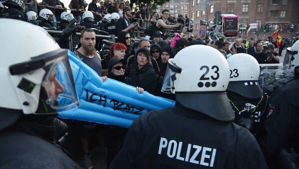 Во время акции протеста в преддверии саммита G20 в Гамбурге. Архивное фото