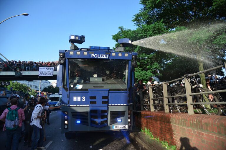 Во время акции протеста в преддверии саммита G20 в Гамбурге