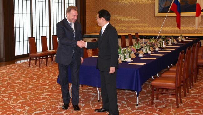 Встреча первого заместителя председателя правительства РФ Игоря Шувалова и главы МИД Японии Фумио Кисиды в Токио