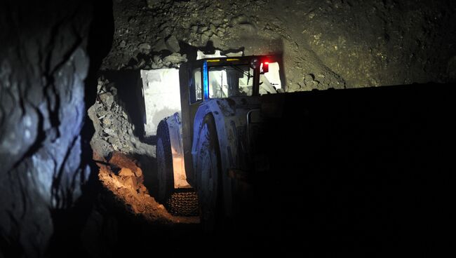 Погрузочно-доставочная машина в шахте рудника Таймырский ОАО ГМК Норильский никель. Архивное фото