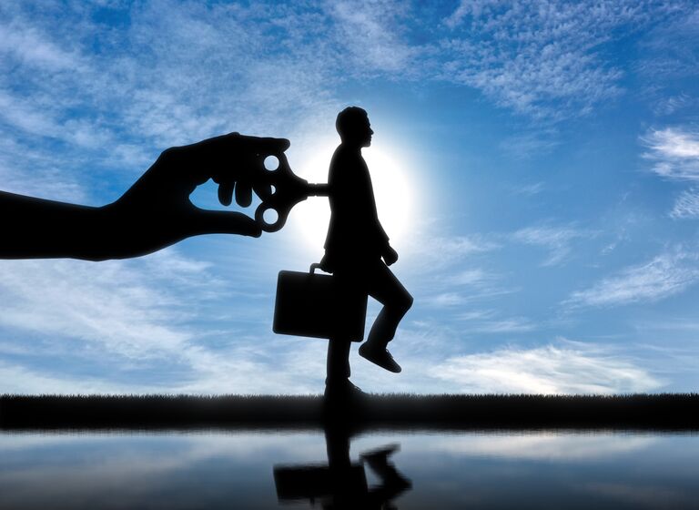 Марионетка в руках кукловода Марионетка в руках кукловода