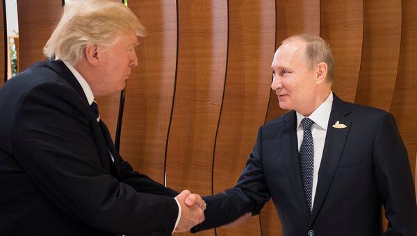 Президент России Владимир Путин и президент США Дональд Трамп на саммите G20 в Гамбурге. 7 июля 2017