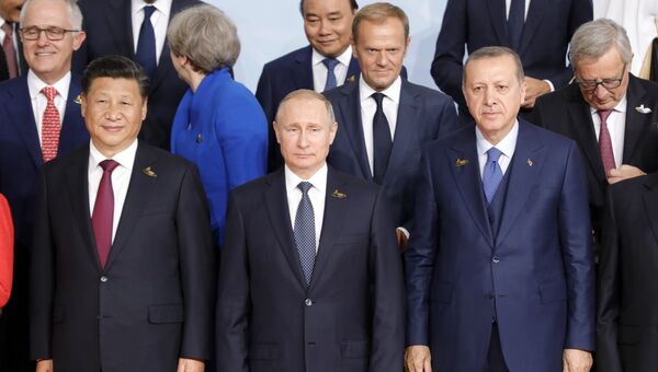 Президент РФ Владимир Путин на церемонии совместного фотографирования глав делегаций государств-участников Группы двадцати G20. 7 июля 2017