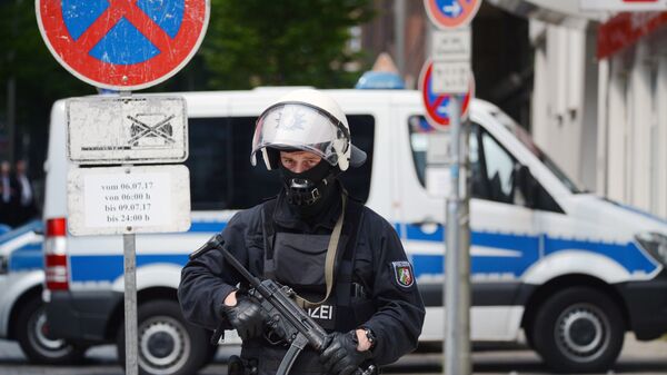 Полицейский на акции протеста в Германии