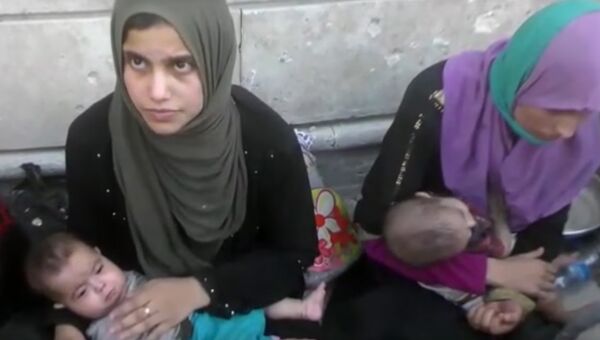 Эвакуированные из Мосула жены боевиков ИГ с детьми